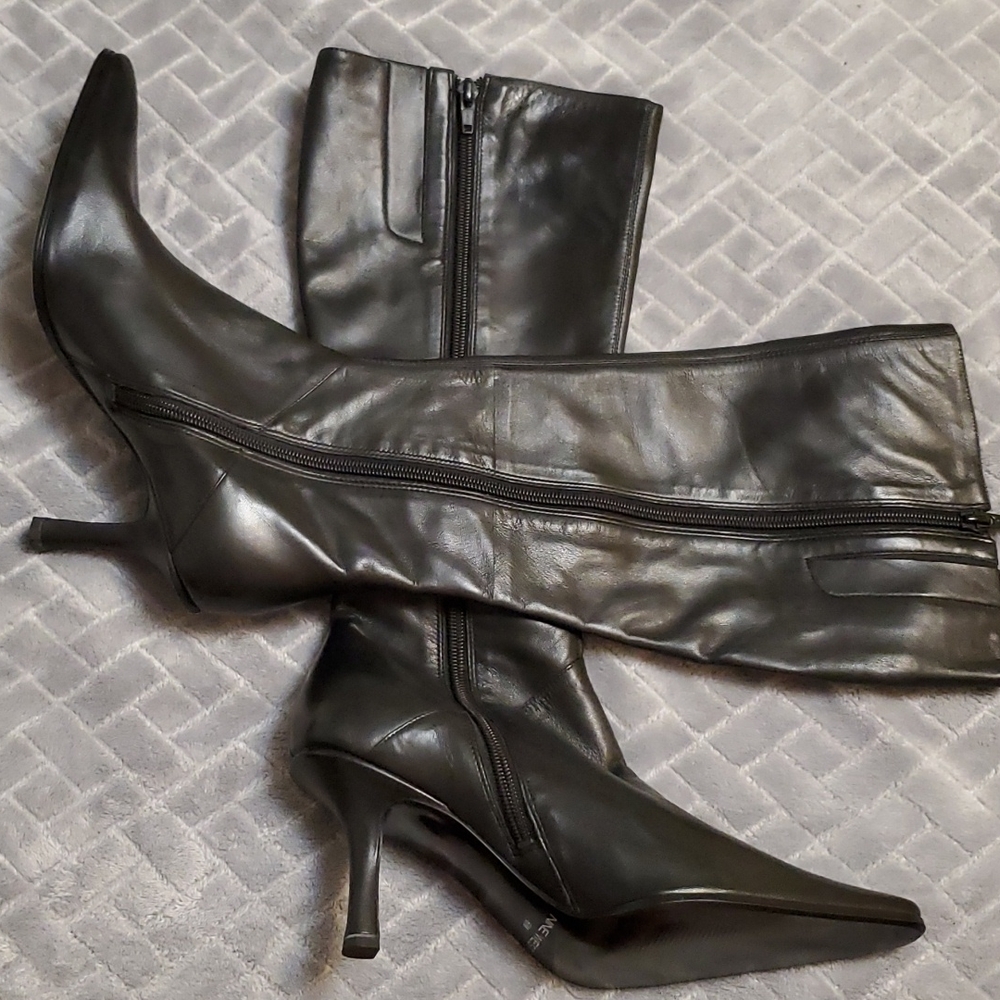 Black leather Nine West boots